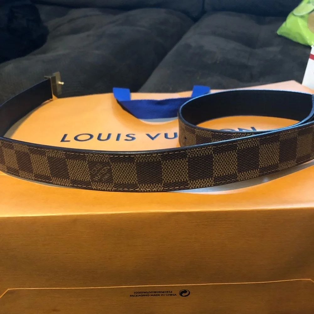 Louis Vuitton - Picture 3 of 5